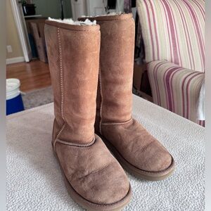 UGG Tan Size 7 S/N 5815